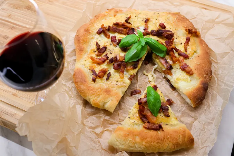 Carbonara pizza