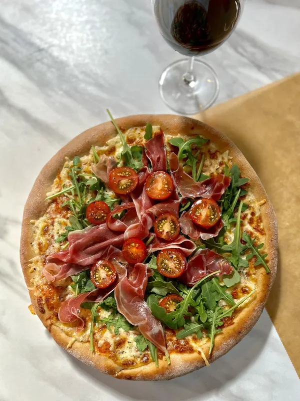 Tuunattu juustopizza
